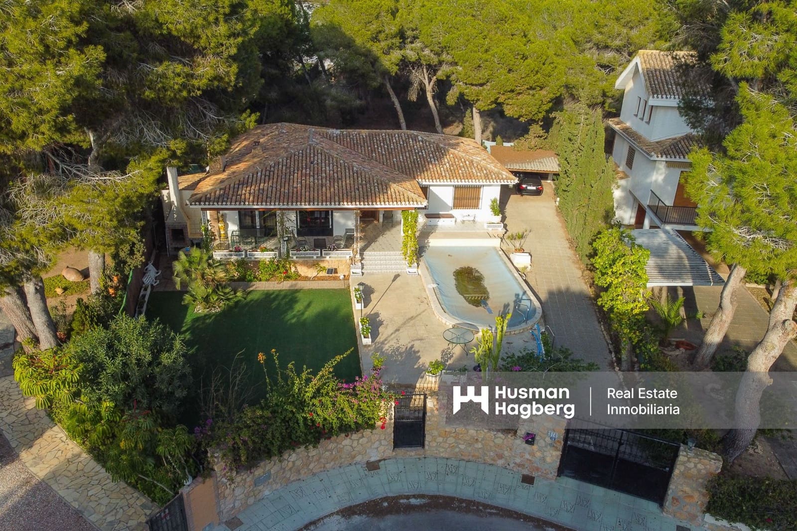 6 quarto Moradia para venda em Campoamor com piscina - 930 000 € (Ref: 9759405)