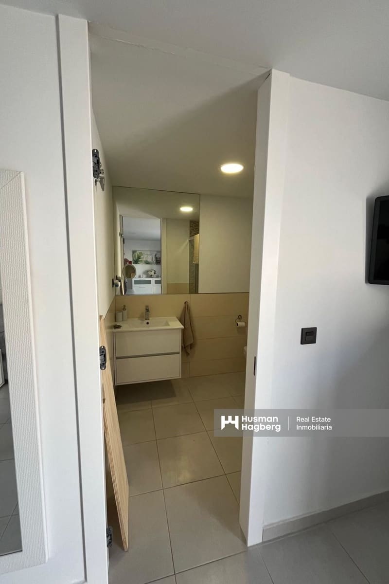 Chalet de 3 habitaciones en Villamartin en venta con piscina - 475.000 € (Ref: 9759406)