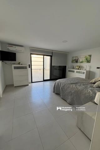 Chalet de 3 habitaciones en Villamartin, Orihuela en venta con piscina - 475.000 € (Ref: 9759406)