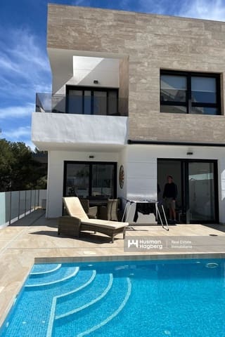 Chalet de 3 habitaciones en Villamartin, Orihuela en venta con piscina - 475.000 € (Ref: 9759406)