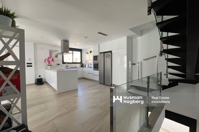 Chalet de 3 habitaciones en Villamartin, Orihuela en venta con piscina - 475.000 € (Ref: 9759406)