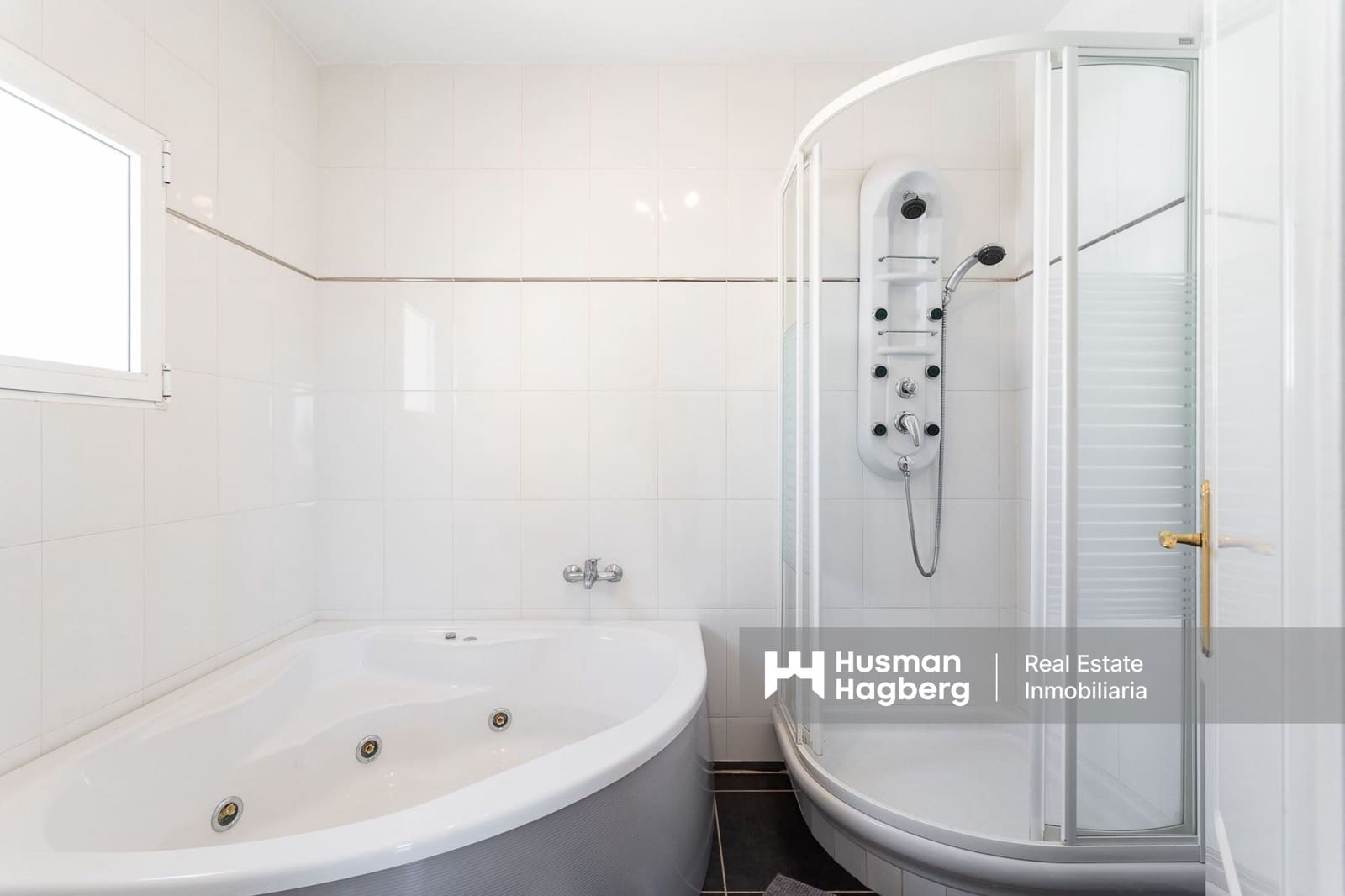 7 bedroom Villa for sale in Villamartin with pool - € 375,000 (Ref: 9759640)