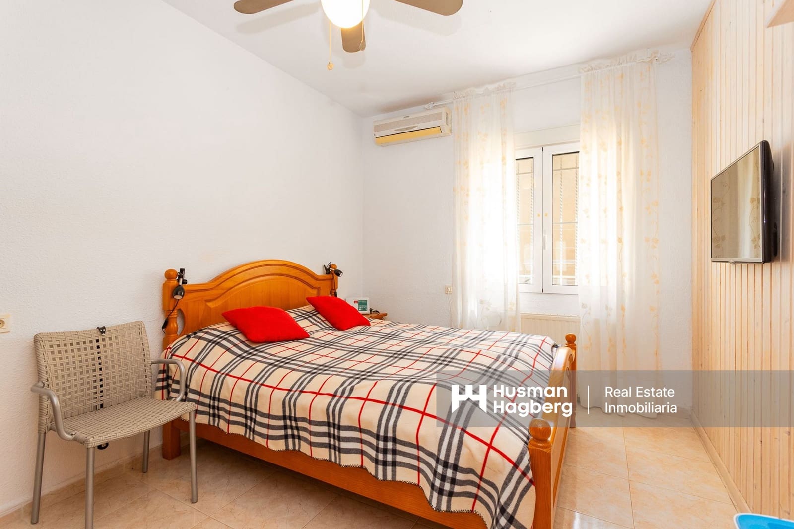 7 bedroom Villa for sale in Villamartin with pool - € 375,000 (Ref: 9759640)