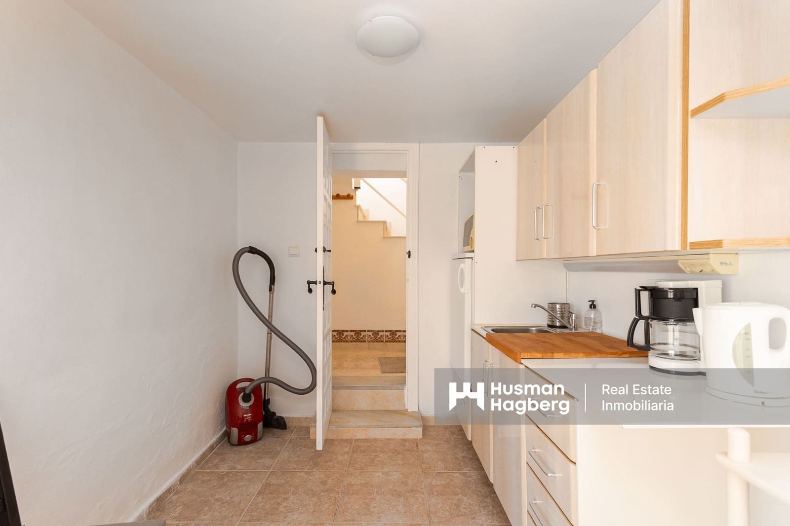 7 bedroom Villa for sale in Villamartin with pool - € 375,000 (Ref: 9759640)