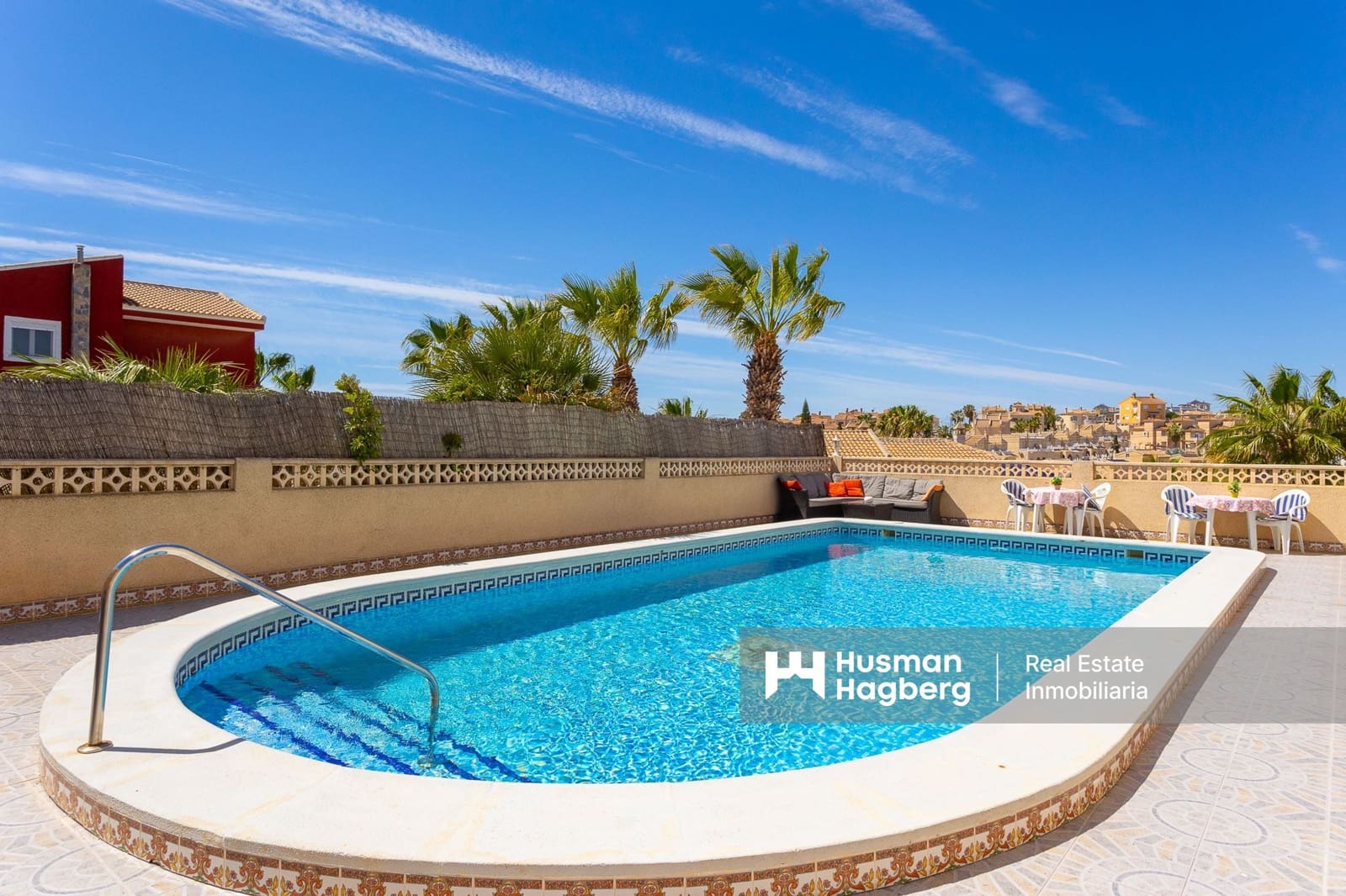 7 bedroom Villa for sale in Villamartin with pool - € 375,000 (Ref: 9759640)