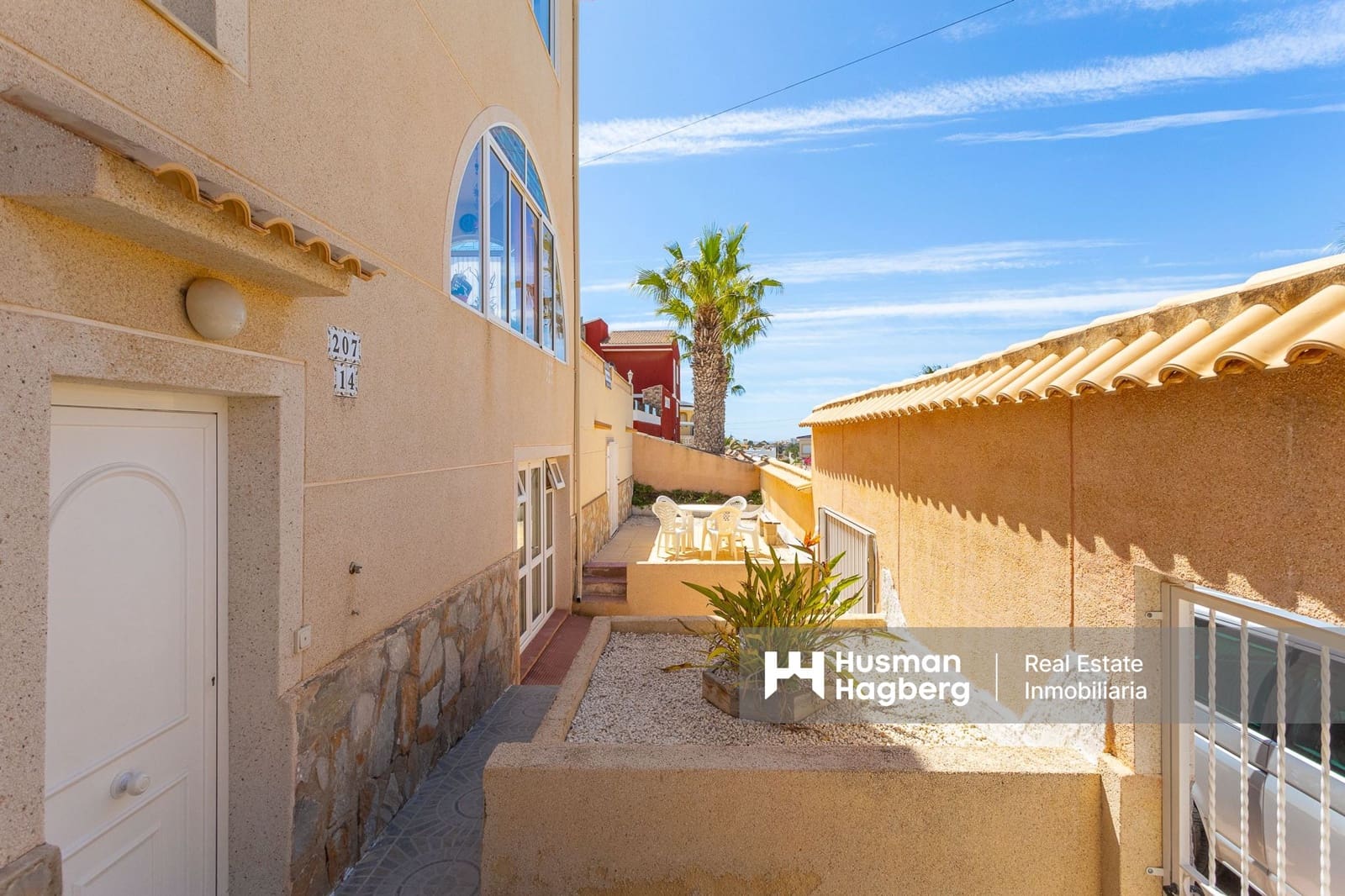 7 bedroom Villa for sale in Villamartin with pool - € 375,000 (Ref: 9759640)