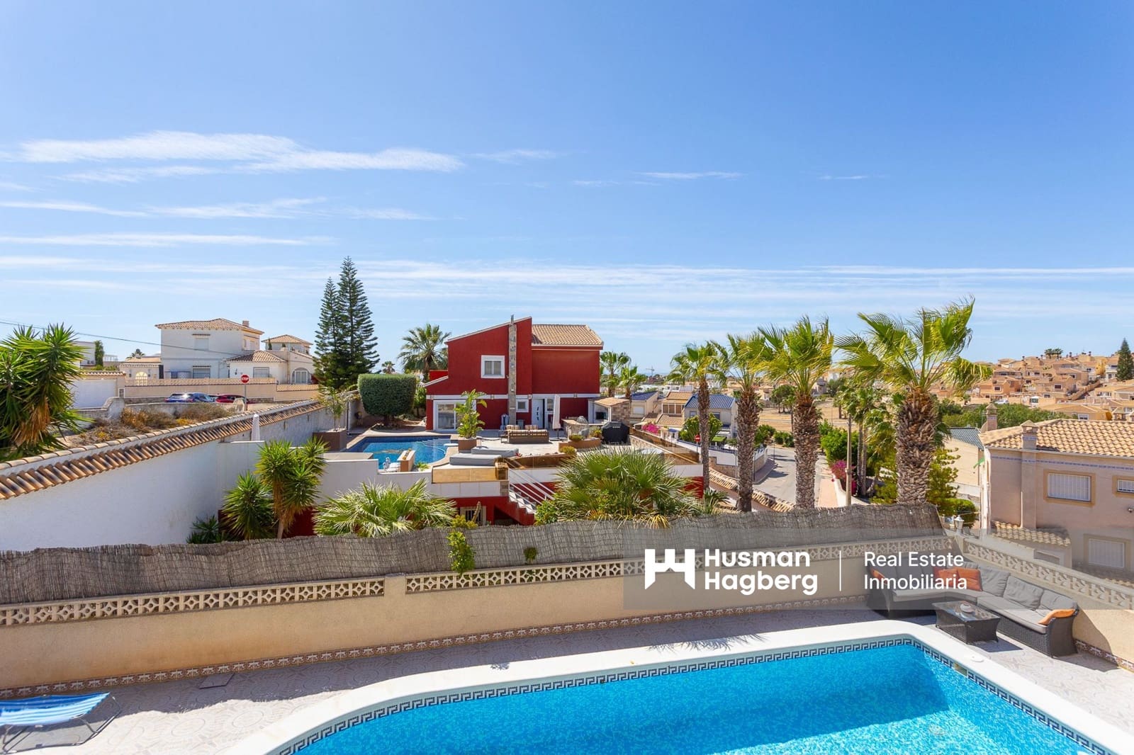 7 bedroom Villa for sale in Villamartin with pool - € 375,000 (Ref: 9759640)