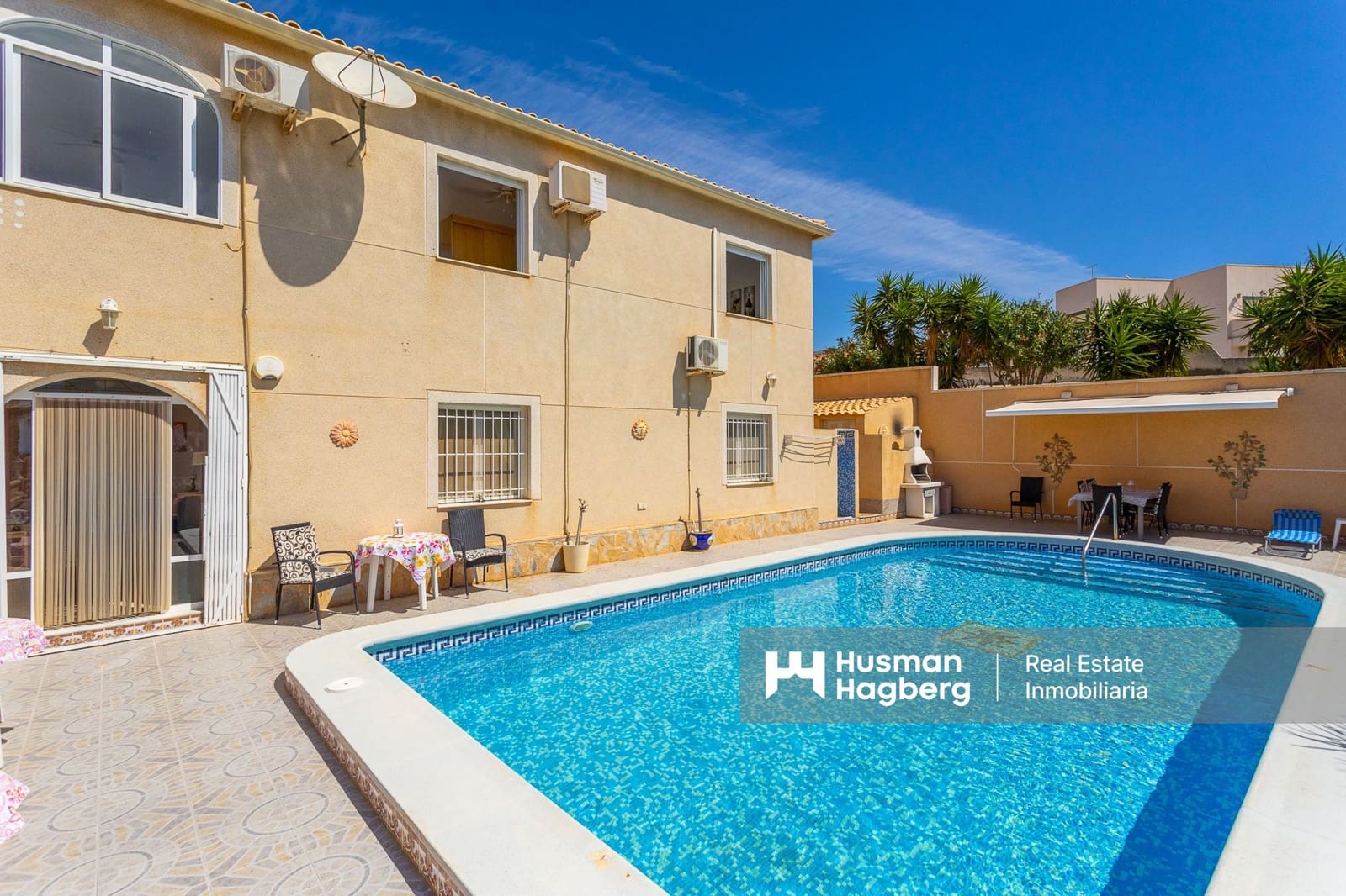 7 bedroom Villa for sale in Villamartin with pool - € 375,000 (Ref: 9759640)