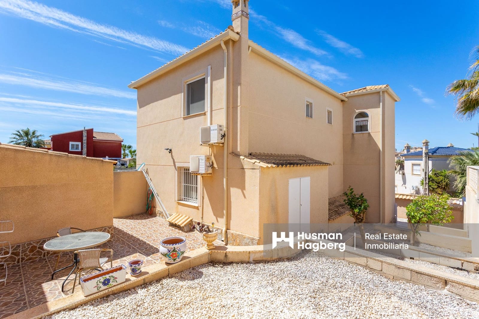 7 bedroom Villa for sale in Villamartin with pool - € 375,000 (Ref: 9759640)