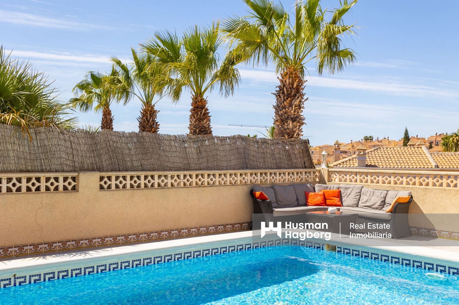 7 bedroom Villa for sale in Villamartin with pool - € 375,000 (Ref: 9759640)