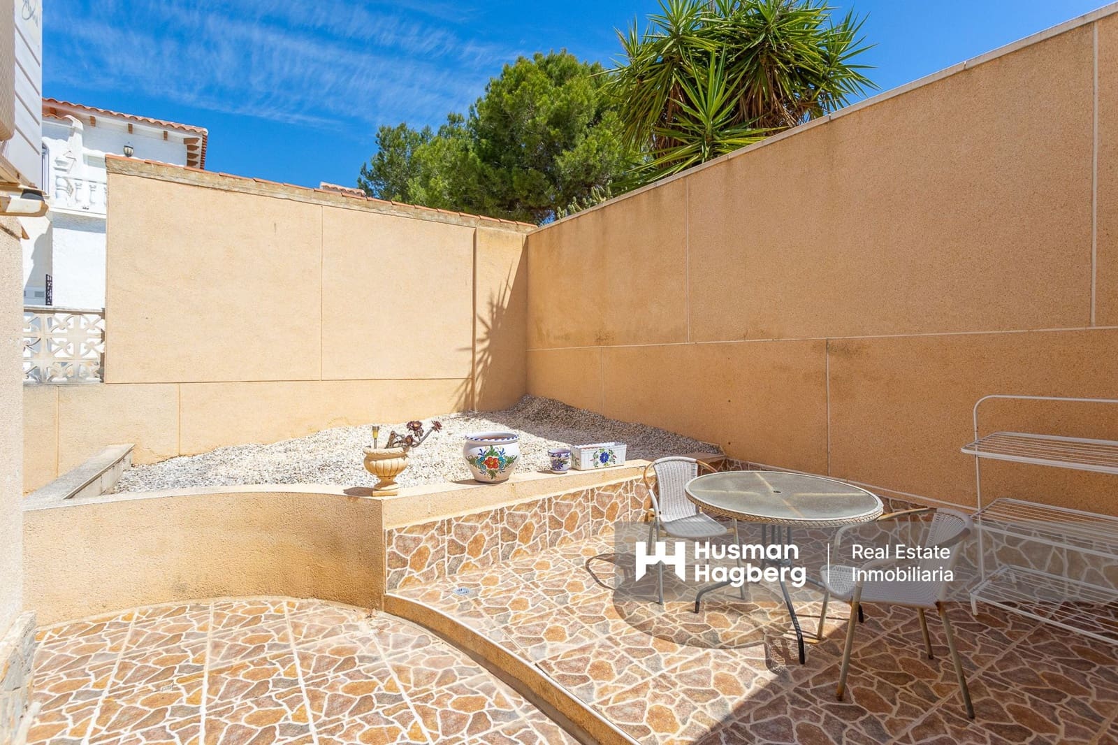 7 bedroom Villa for sale in Villamartin with pool - € 375,000 (Ref: 9759640)