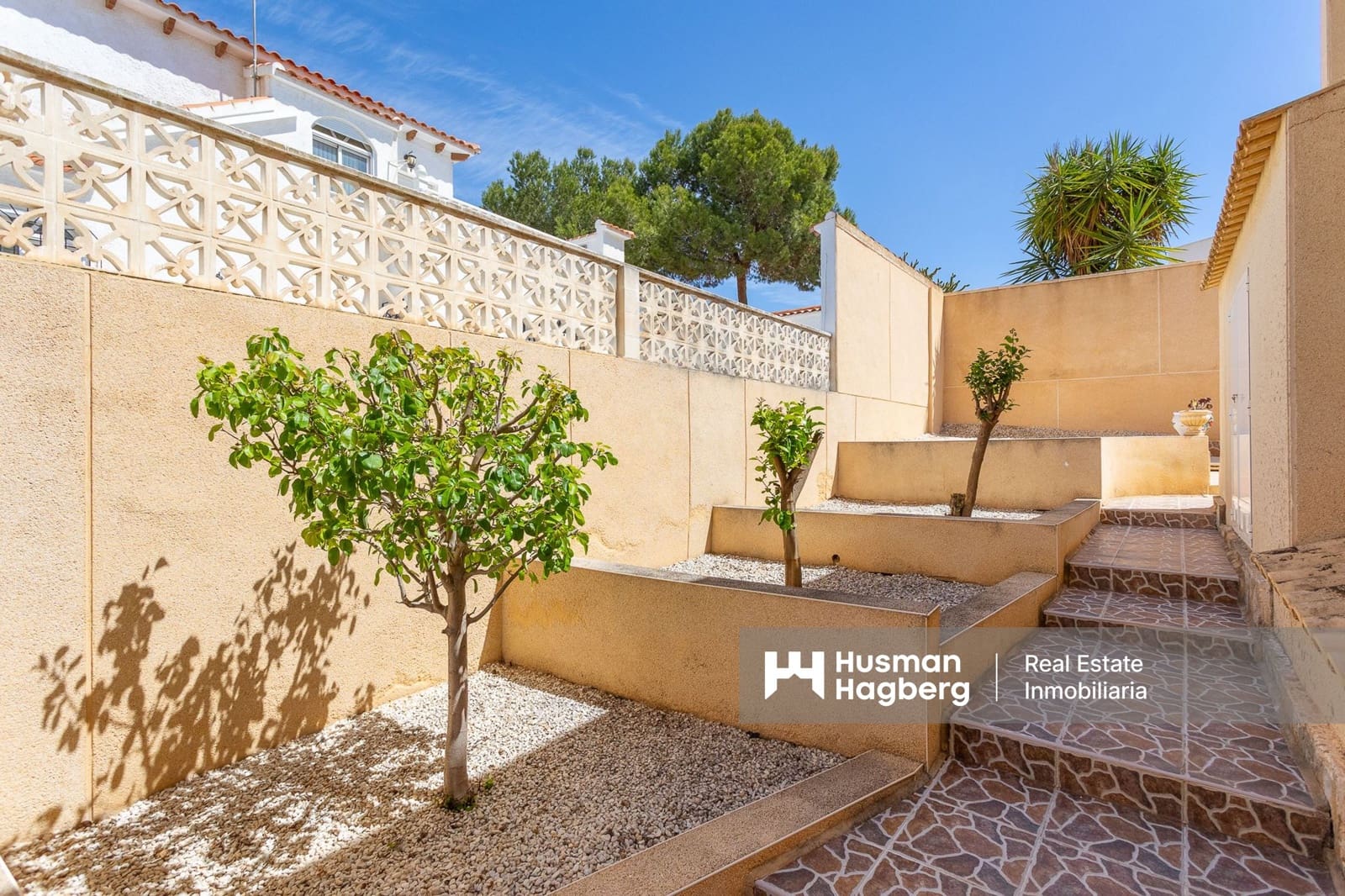 7 bedroom Villa for sale in Villamartin with pool - € 375,000 (Ref: 9759640)