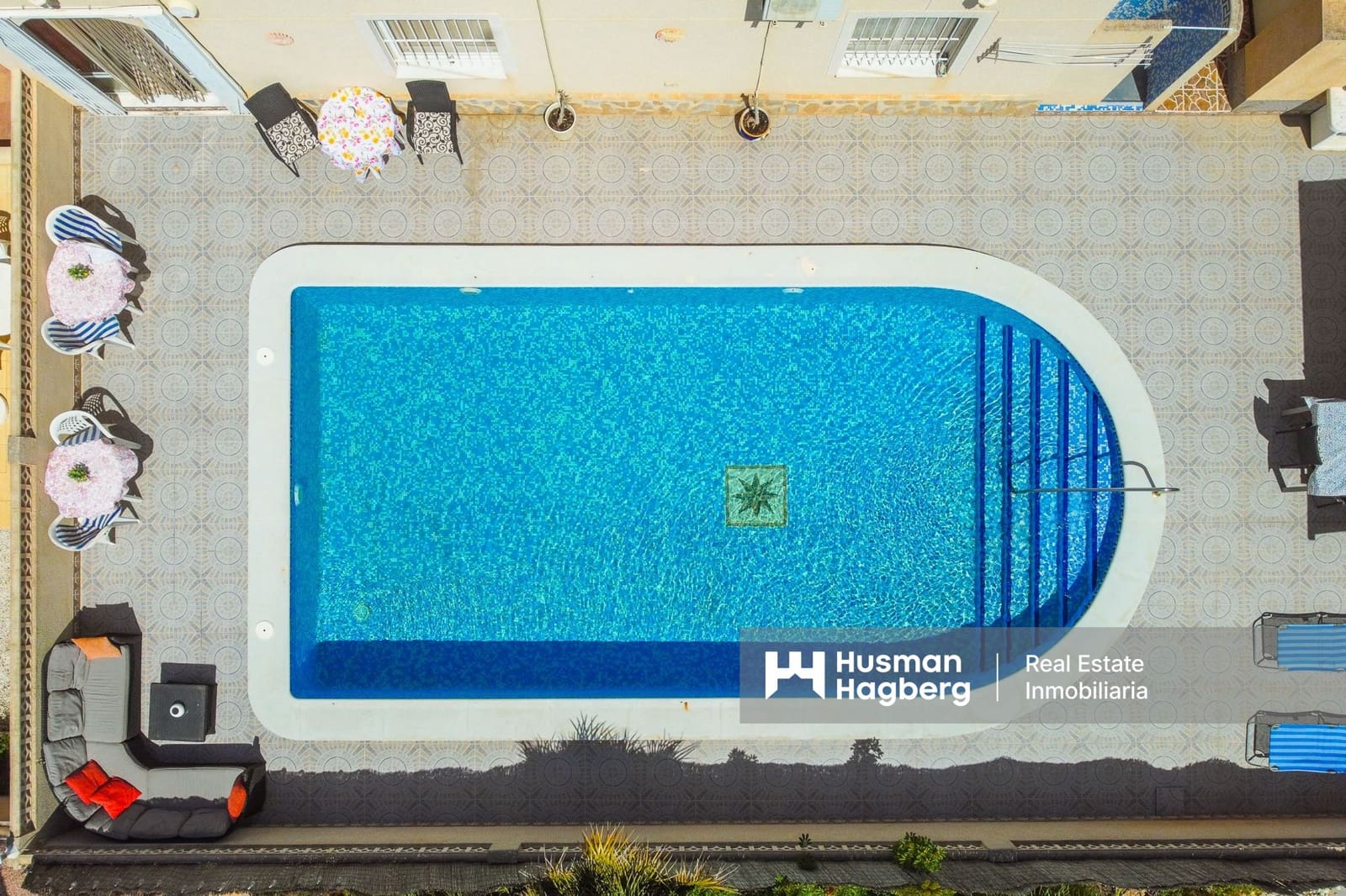 7 bedroom Villa for sale in Villamartin with pool - € 375,000 (Ref: 9759640)