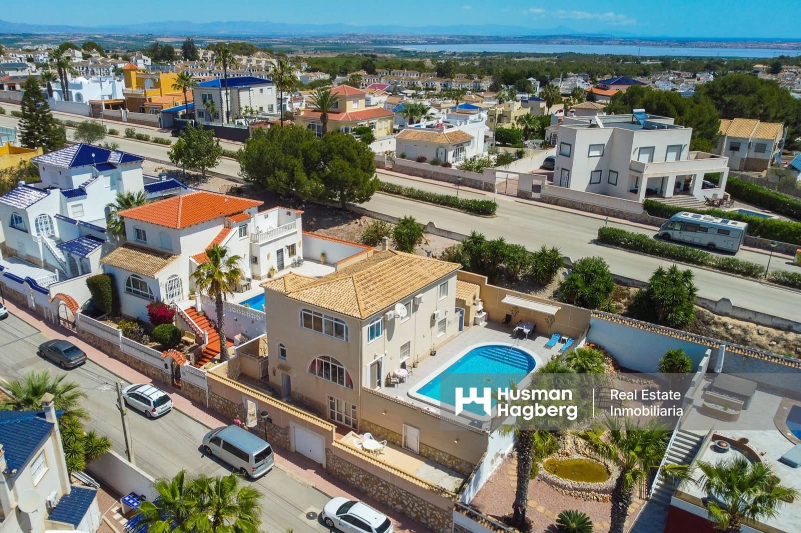 7 bedroom Villa for sale in Villamartin with pool - € 375,000 (Ref: 9759640)