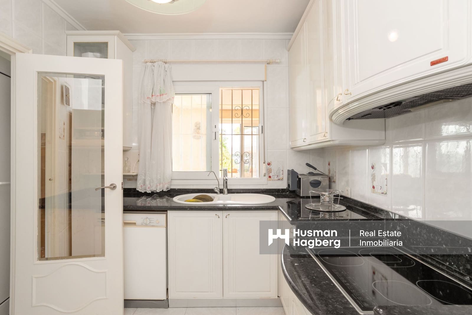 4 sypialnia Willa na sprzedaż w Villamartin z basenem - 699 900 € (Ref: 9759641)