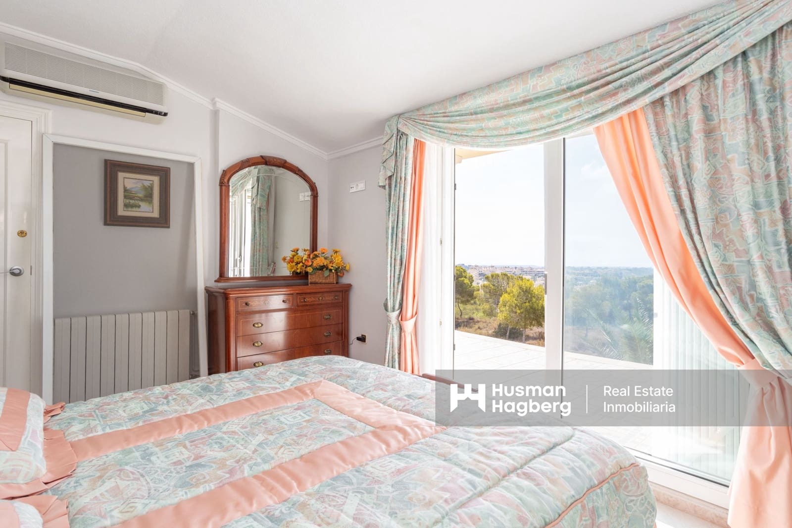 4 sypialnia Willa na sprzedaż w Villamartin z basenem - 699 900 € (Ref: 9759641)