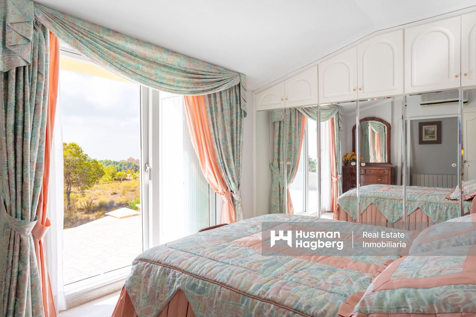 4 sypialnia Willa na sprzedaż w Villamartin z basenem - 699 900 € (Ref: 9759641)