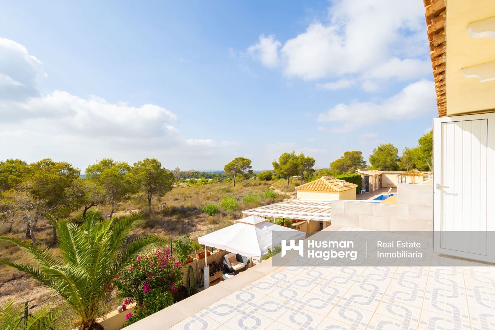 4 sypialnia Willa na sprzedaż w Villamartin z basenem - 699 900 € (Ref: 9759641)