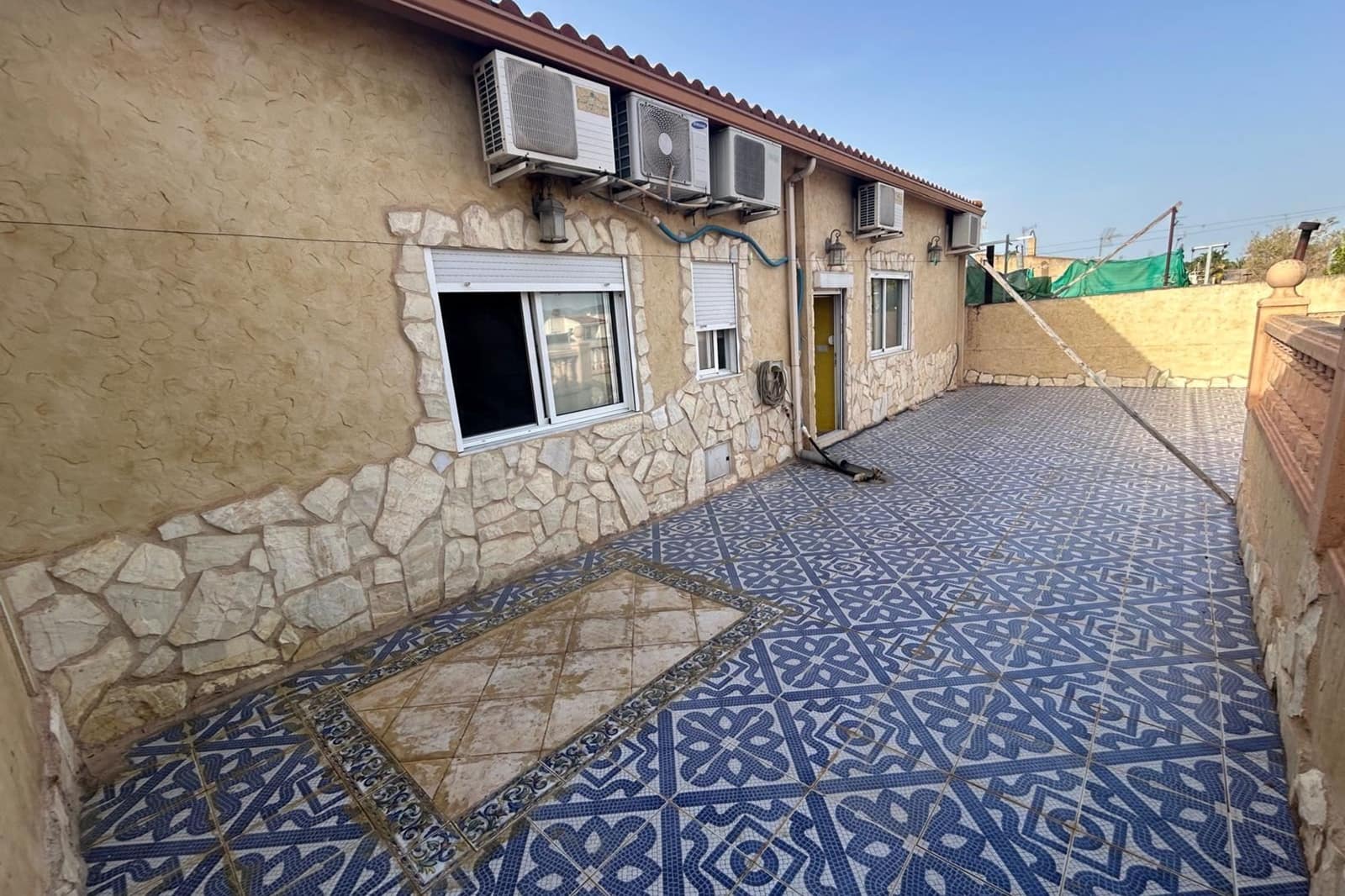 5 makuuhuone Omakotitalo myytävänä paikassa Alicante kaupunki mukana uima-altaan - 325 000 € (Ref: 9761386)