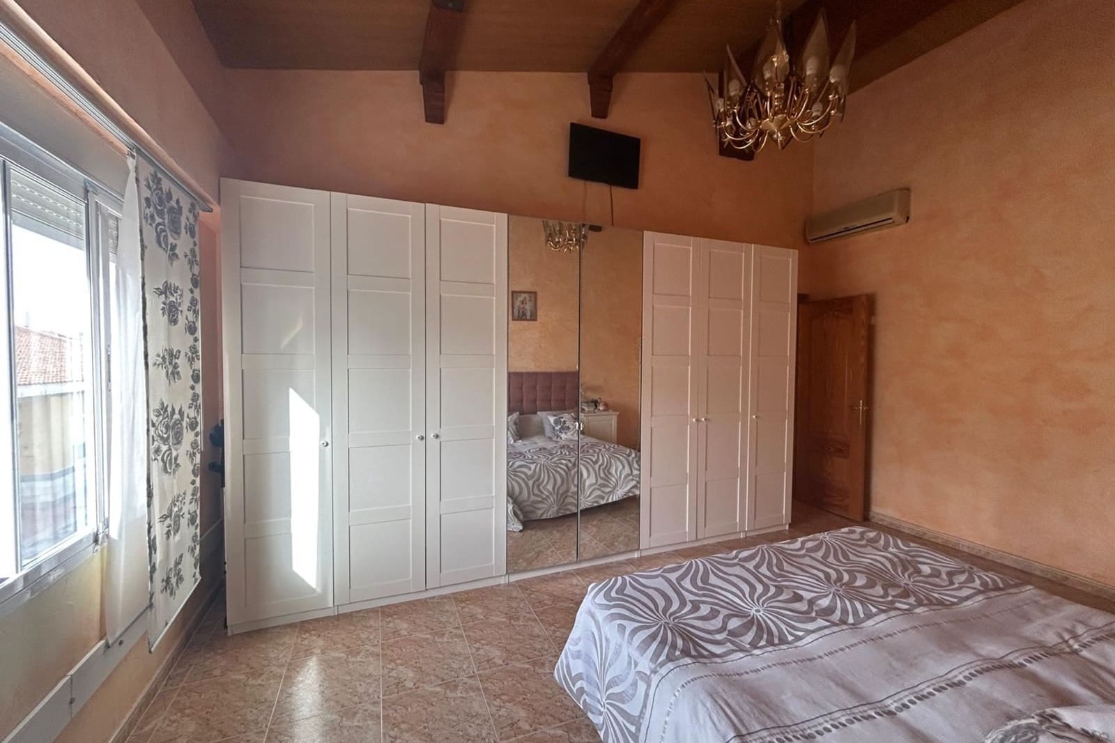 5 makuuhuone Omakotitalo myytävänä paikassa Alicante kaupunki mukana uima-altaan - 325 000 € (Ref: 9761386)