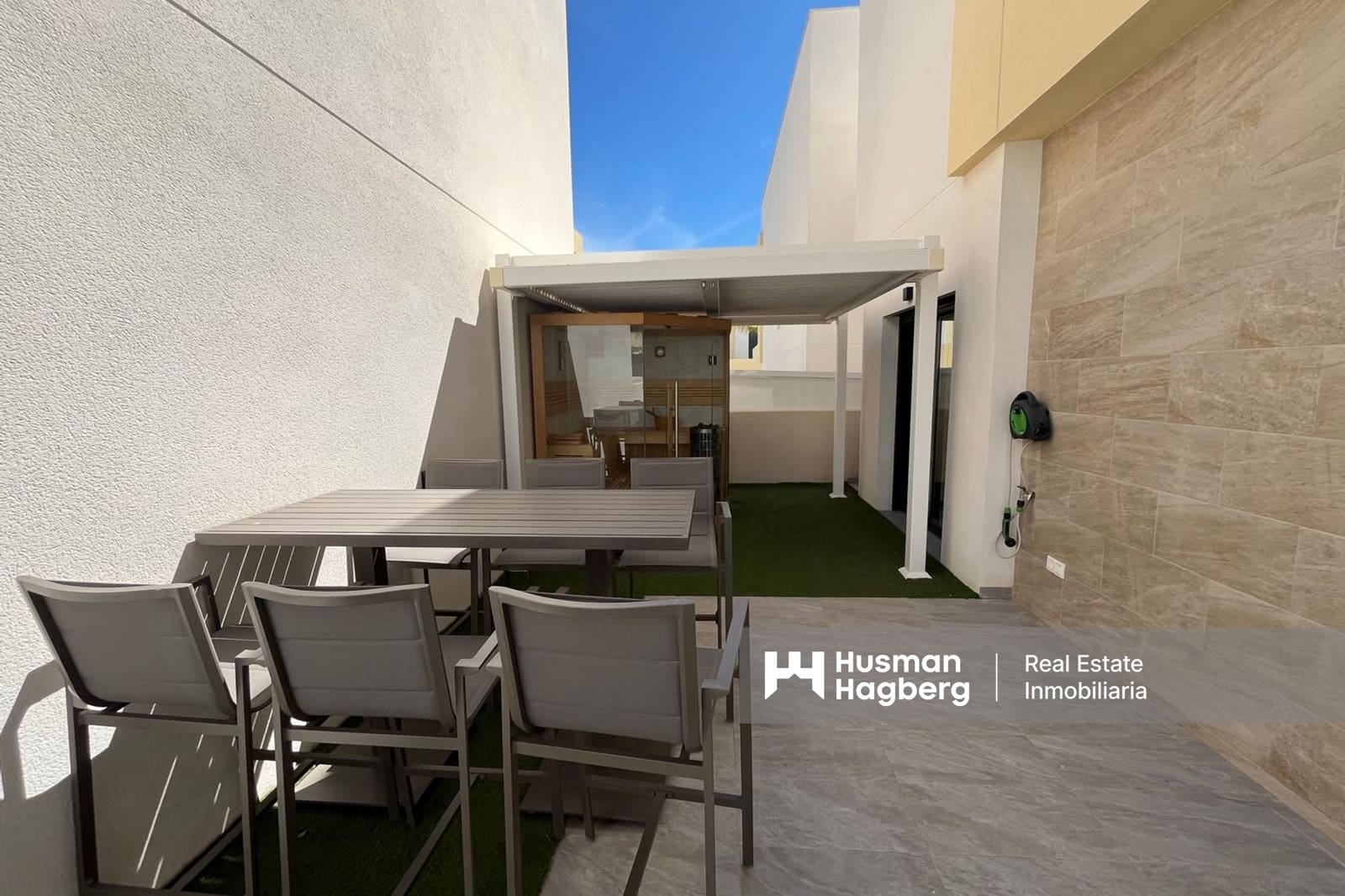 3 bedroom Villa for sale in Los Montesinos with pool - € 399,000 (Ref: 9776895)