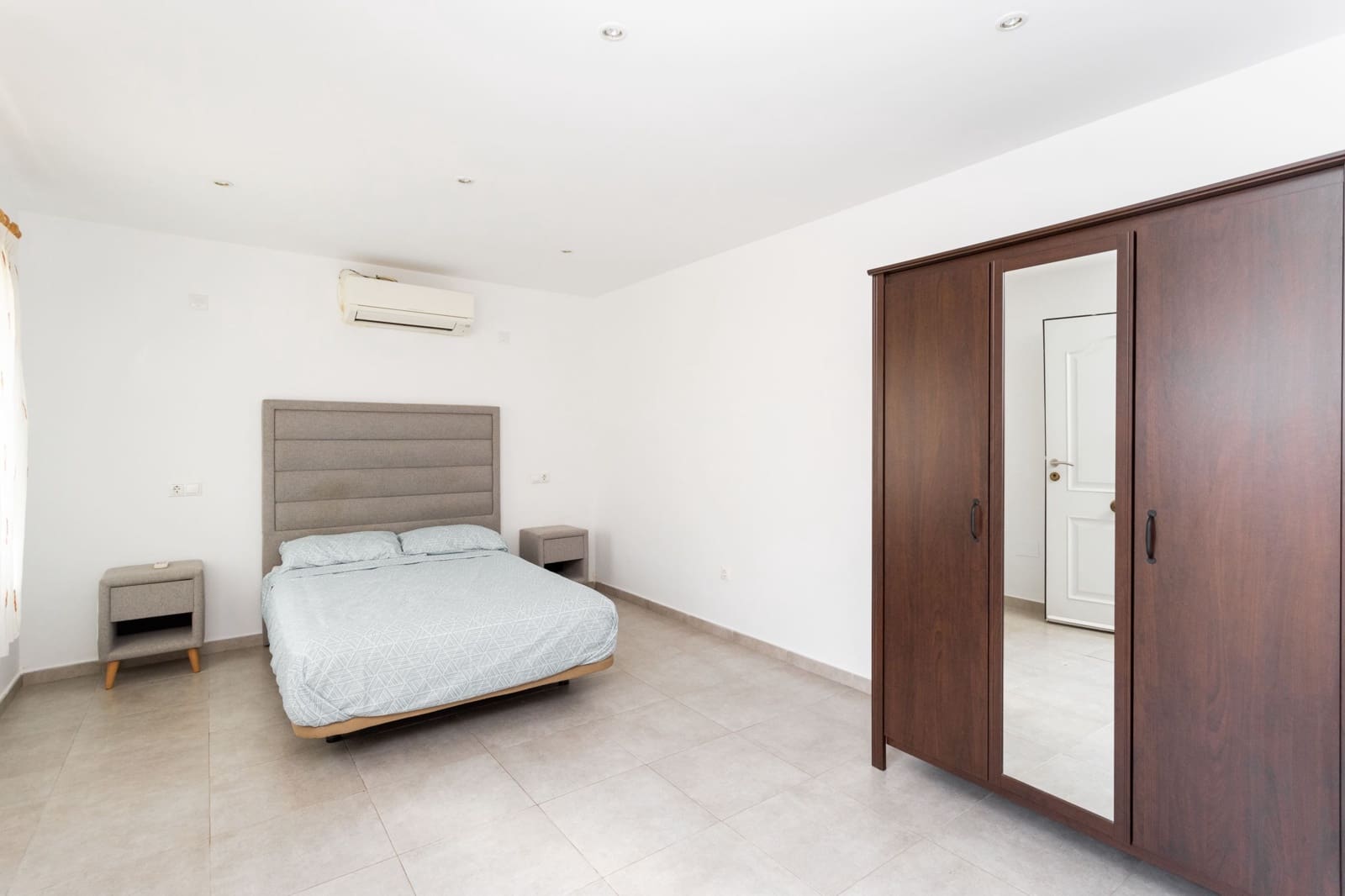 4 makuuhuone Omakotitalo myytävänä paikassa Los Montesinos mukana uima-altaan - 290 000 € (Ref: 9776897)