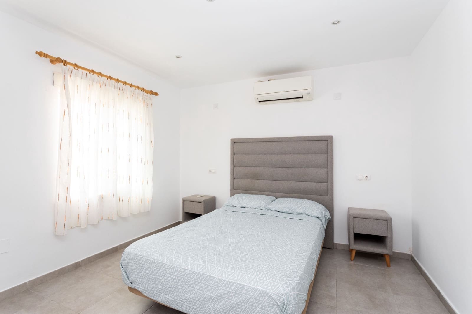 4 makuuhuone Omakotitalo myytävänä paikassa Los Montesinos mukana uima-altaan - 290 000 € (Ref: 9776897)