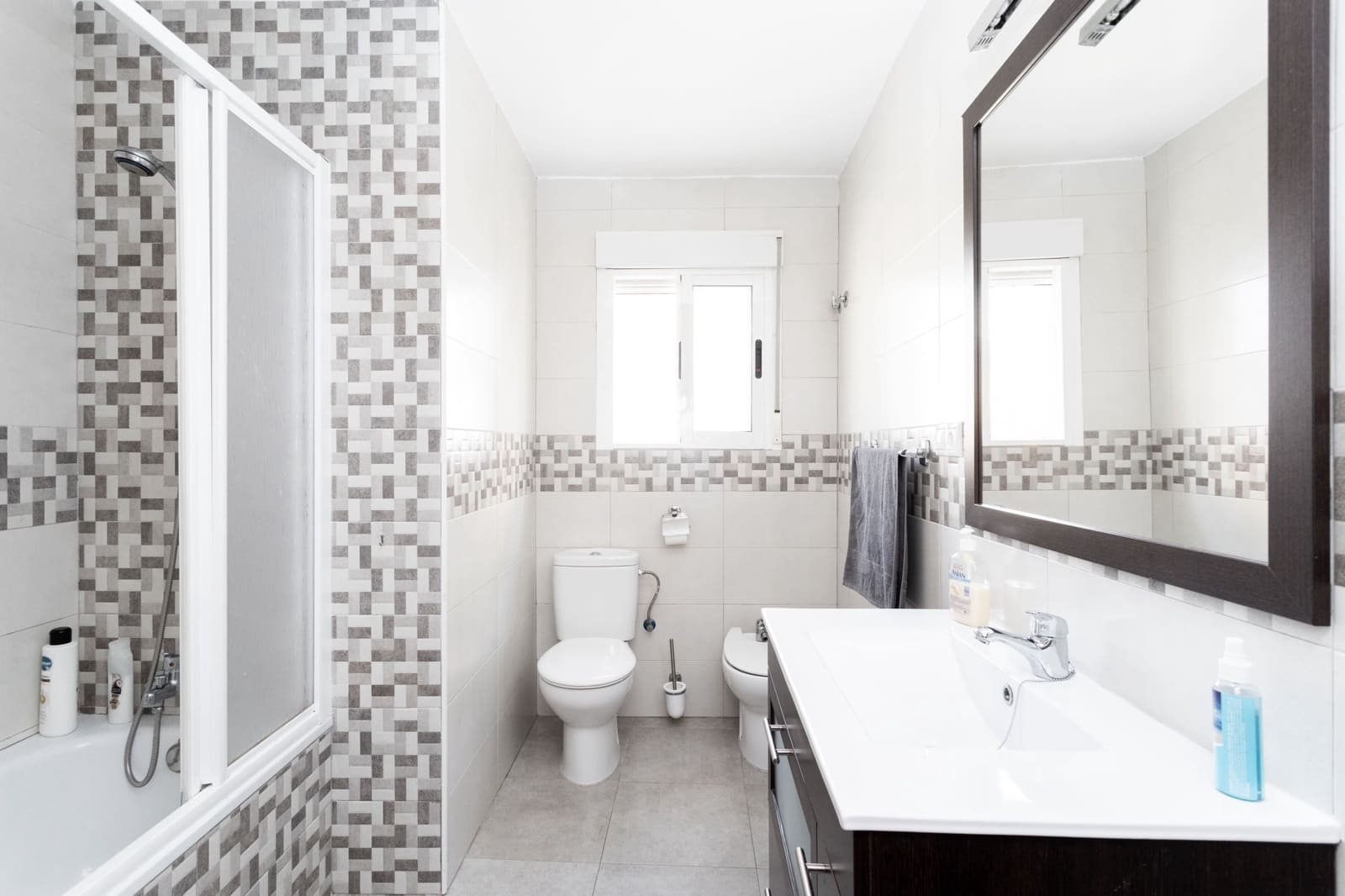 4 makuuhuone Omakotitalo myytävänä paikassa Los Montesinos mukana uima-altaan - 290 000 € (Ref: 9776897)