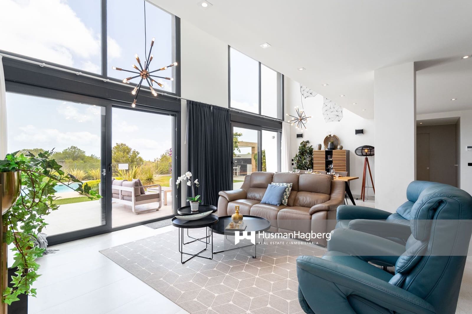 5 bedroom Villa for sale in Villamartin with pool - € 1,295,000 (Ref: 9789573)