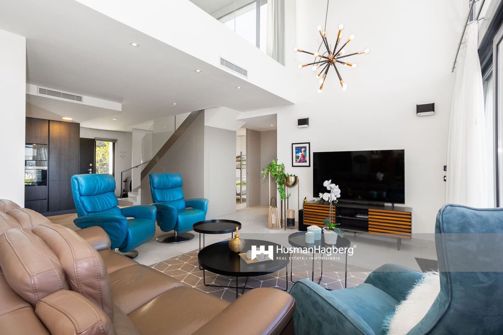 5 bedroom Villa for sale in Villamartin with pool - € 1,295,000 (Ref: 9789573)