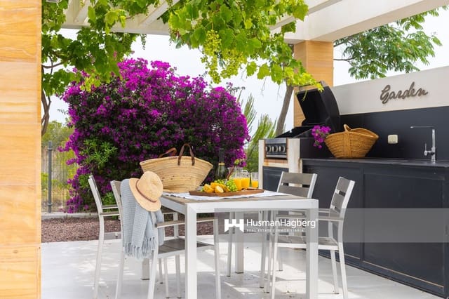 5 slaapkamer Villa te koop in Villamartin, Orihuela met zwembad - € 1.295.000 (Ref: 9789573)