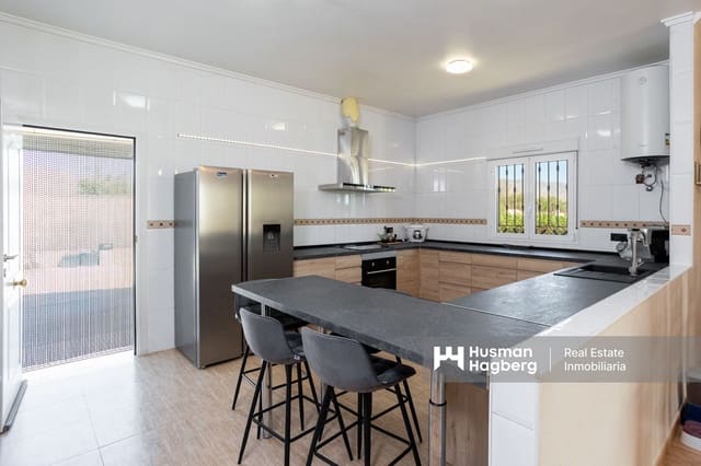 4 makuuhuone Huvila myytävänä paikassa Albatera mukana uima-altaan - 399 000 € (Ref: 9789574)