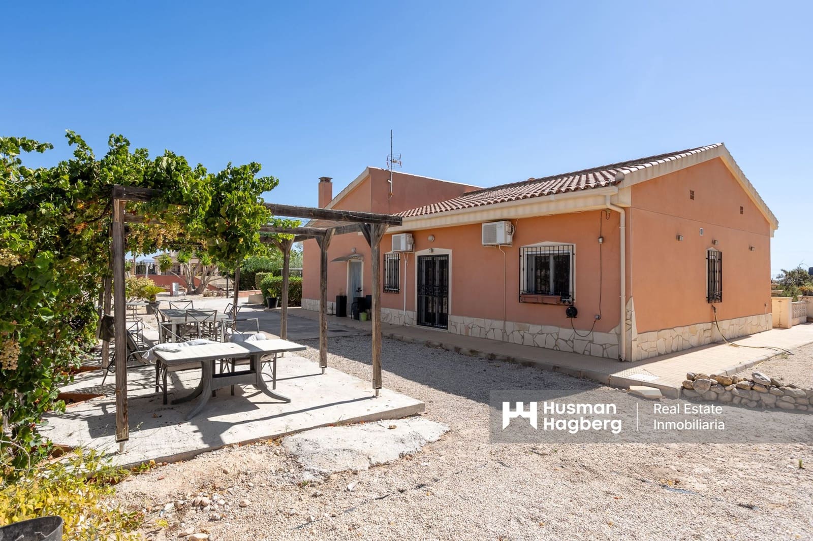 4 makuuhuone Huvila myytävänä paikassa Albatera mukana uima-altaan - 399 000 € (Ref: 9789574)