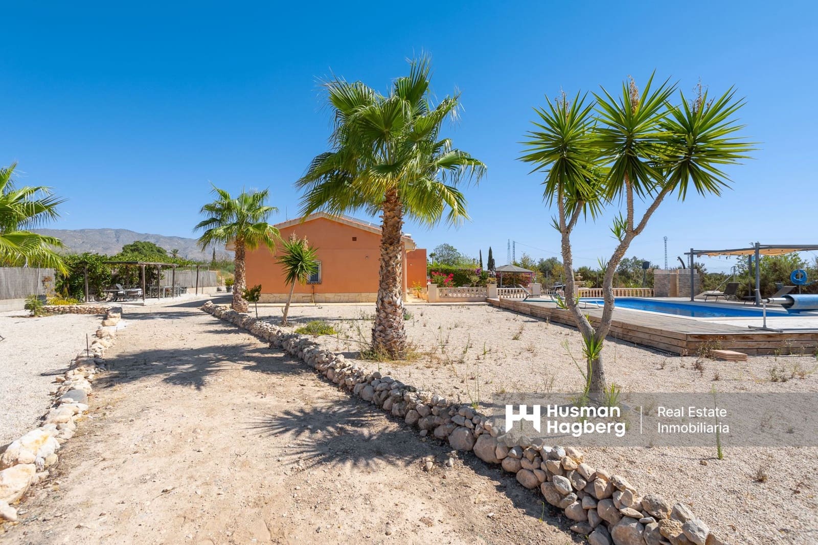 4 makuuhuone Huvila myytävänä paikassa Albatera mukana uima-altaan - 399 000 € (Ref: 9789574)