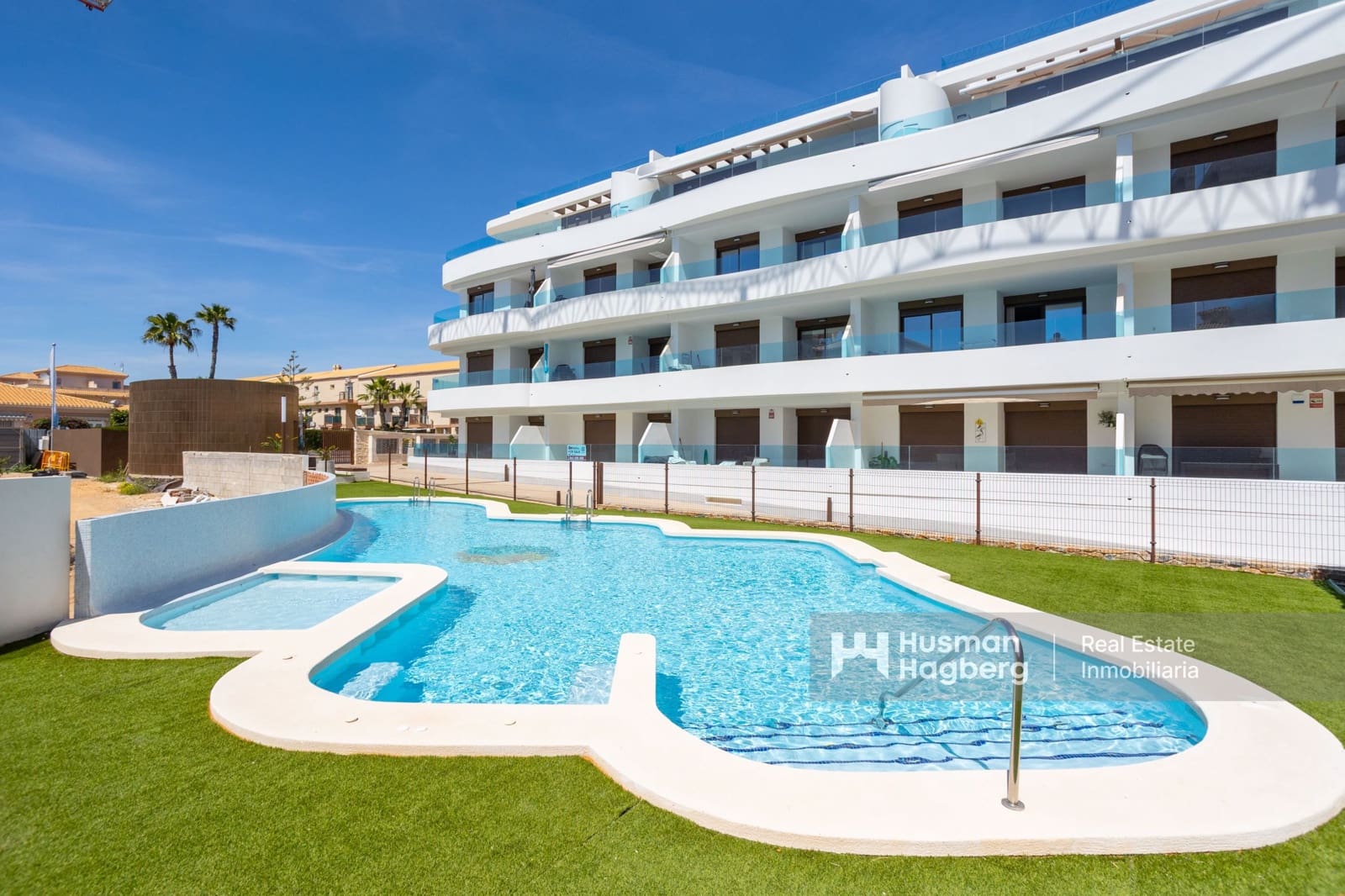 2 soveværelse Lejlighed til salg i Playa Flamenca med swimmingpool - € 399.000 (Ref: 9789842)