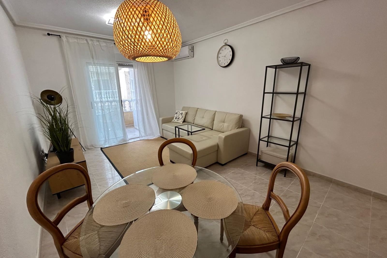 2 Zimmer Apartment zu verkaufen in Torrevieja - 198.000 € (Ref: 9806958)