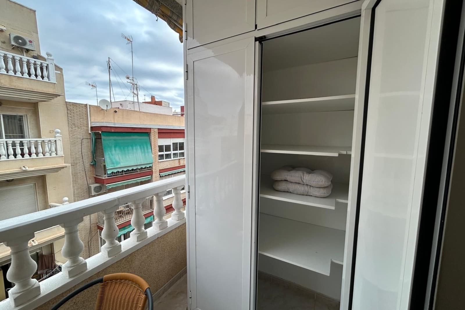 2 Zimmer Apartment zu verkaufen in Torrevieja - 198.000 € (Ref: 9806958)