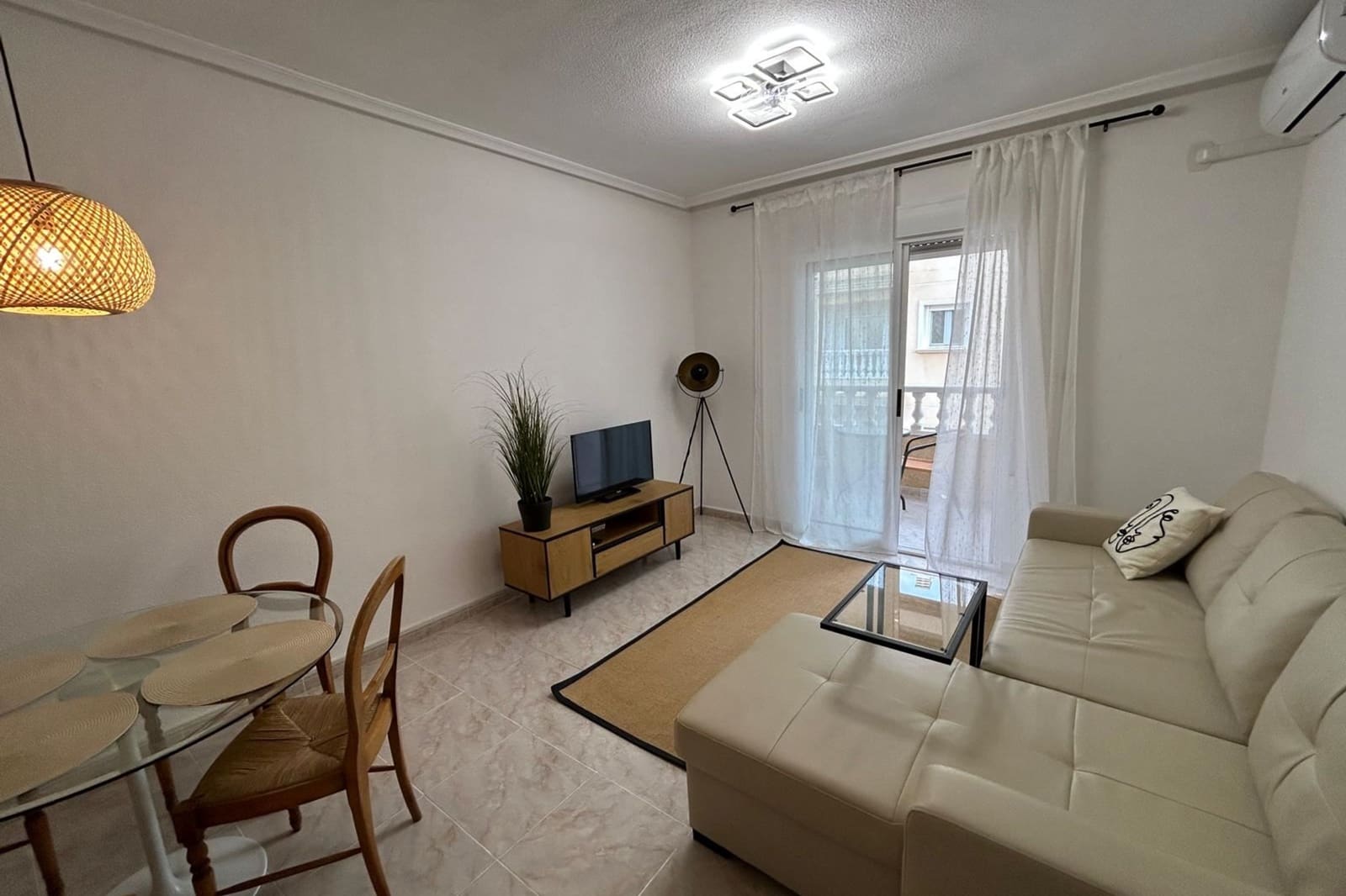 2 Zimmer Apartment zu verkaufen in Torrevieja - 198.000 € (Ref: 9806958)