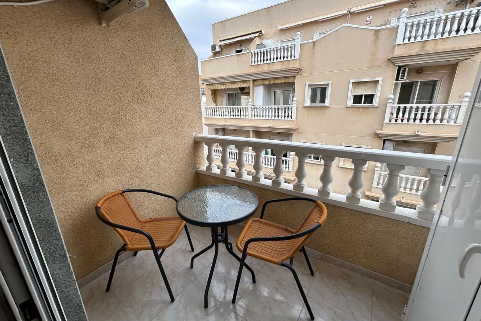 2 Zimmer Apartment zu verkaufen in Torrevieja - 198.000 € (Ref: 9806958)