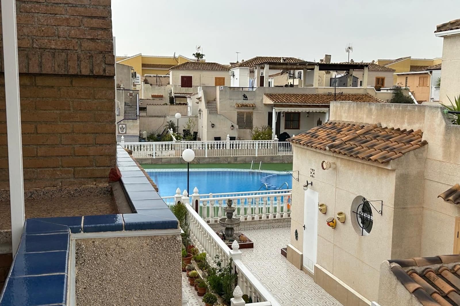 3 soveværelse Byhus til salg i Playa Flamenca med swimmingpool - € 215.000 (Ref: 9809791)