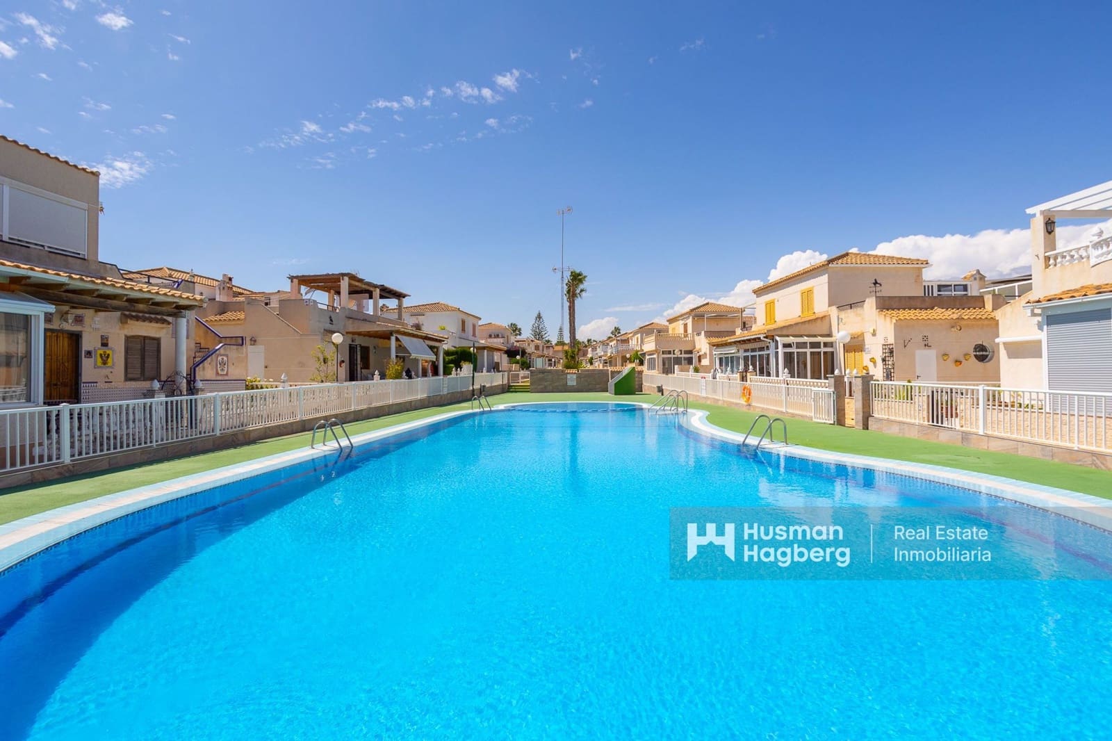 3 bedroom Townhouse for sale in Playa Flamenca with pool - € 215,000 (Ref: 9809791)