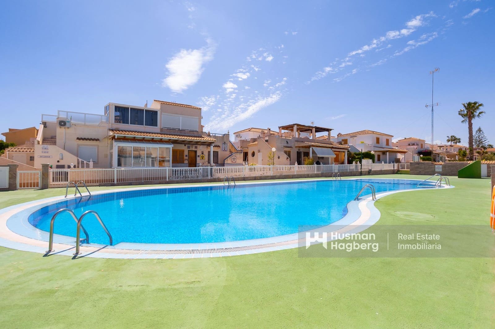 3 bedroom Townhouse for sale in Playa Flamenca with pool - € 215,000 (Ref: 9809791)