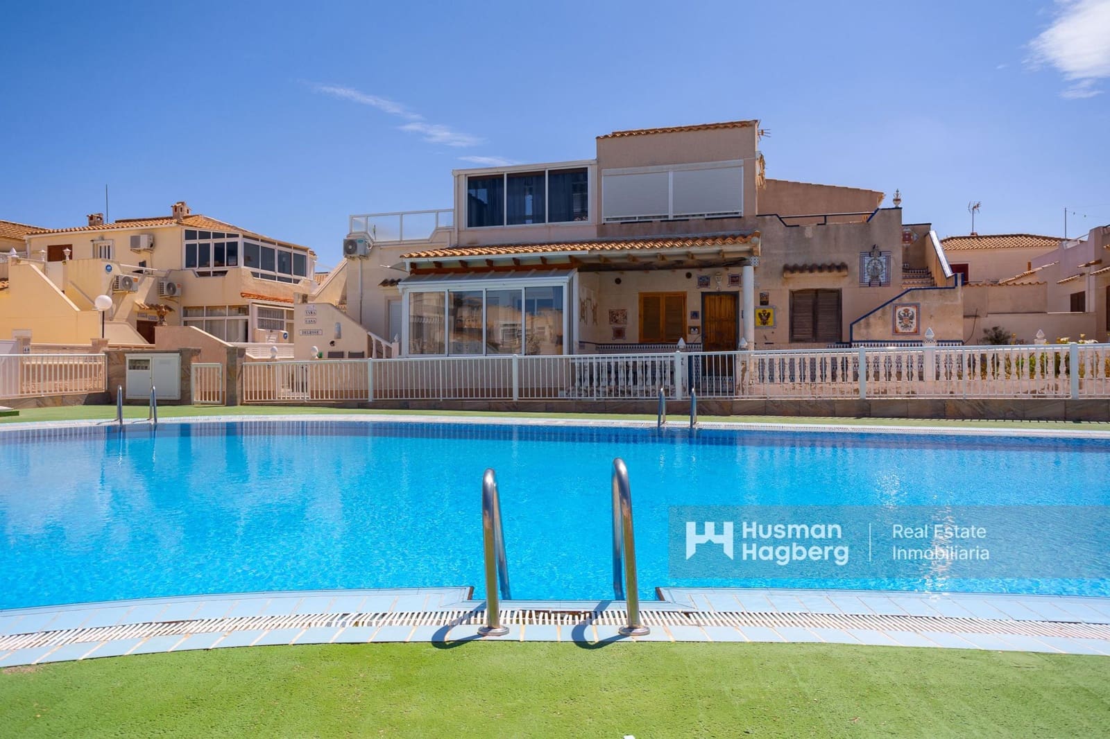 3 bedroom Townhouse for sale in Playa Flamenca with pool - € 215,000 (Ref: 9809791)