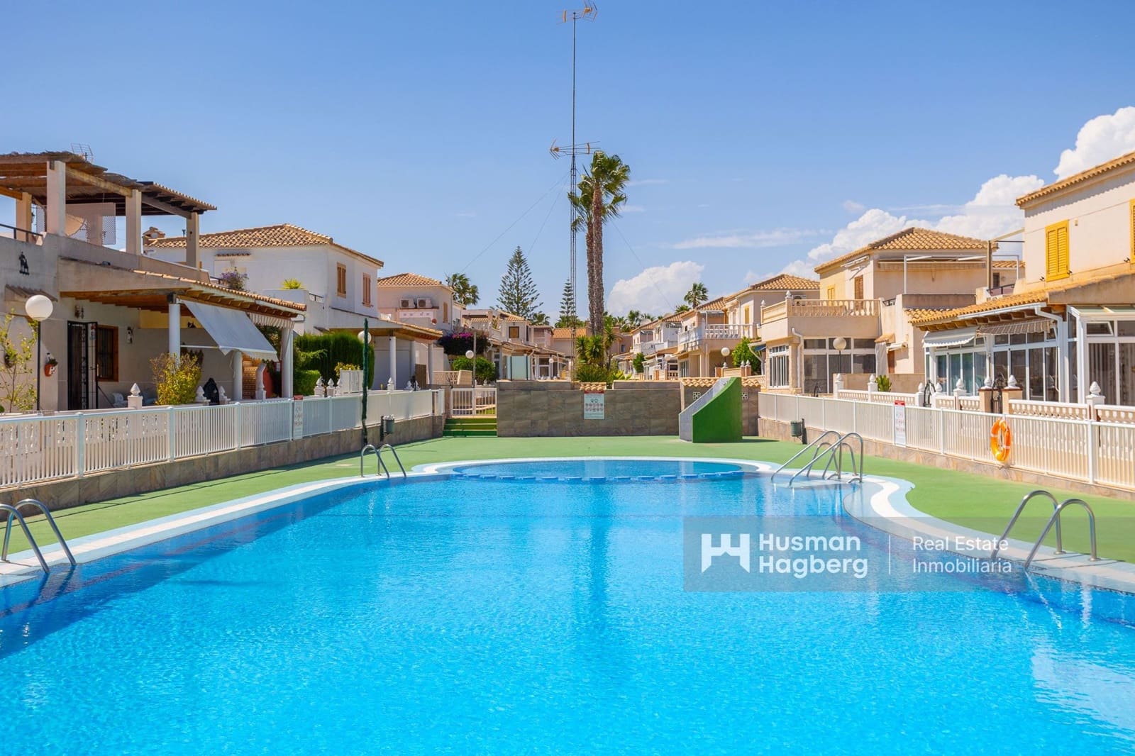 3 bedroom Townhouse for sale in Playa Flamenca with pool - € 215,000 (Ref: 9809791)