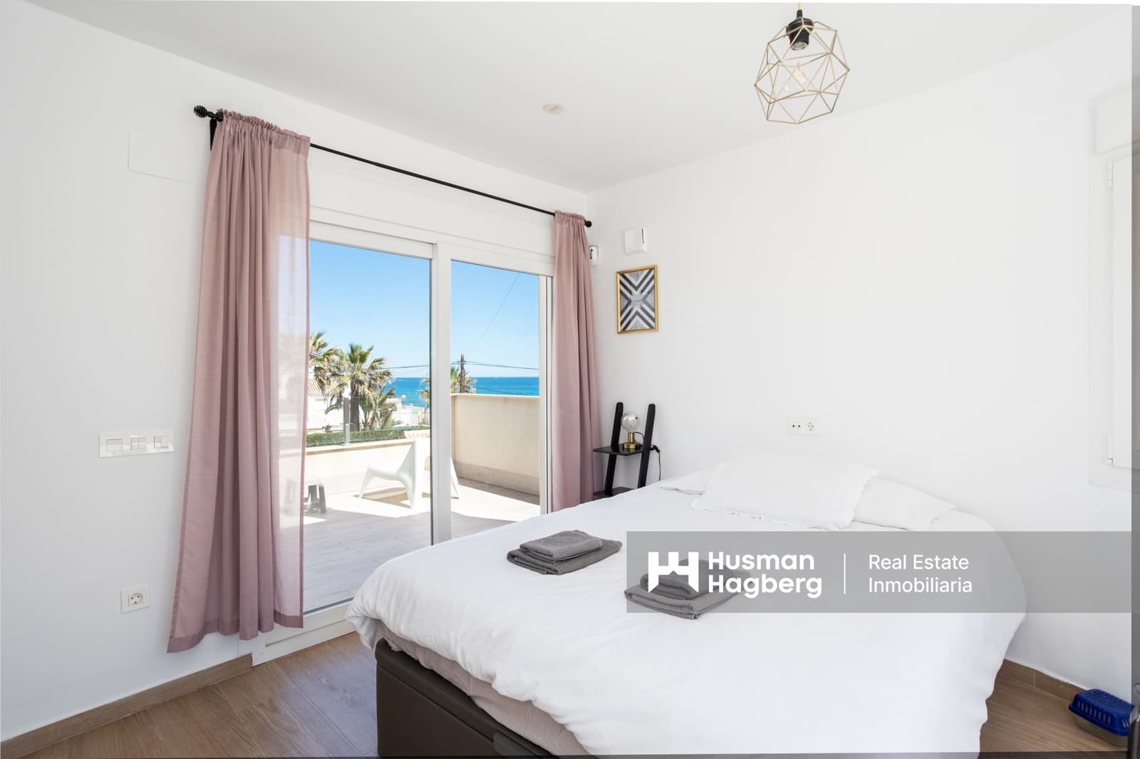 3 soveværelse Villa til salg i Playa Flamenca med swimmingpool - € 940.000 (Ref: 9826797)