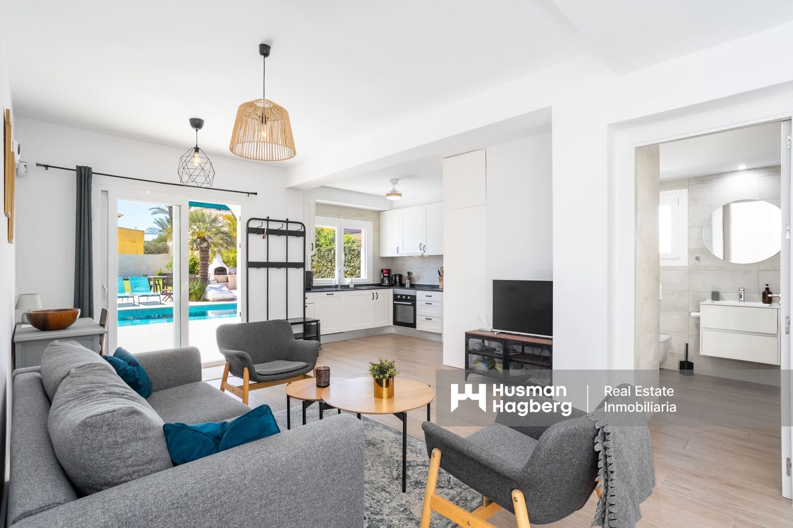 3 soveværelse Villa til salg i Playa Flamenca med swimmingpool - € 940.000 (Ref: 9826797)