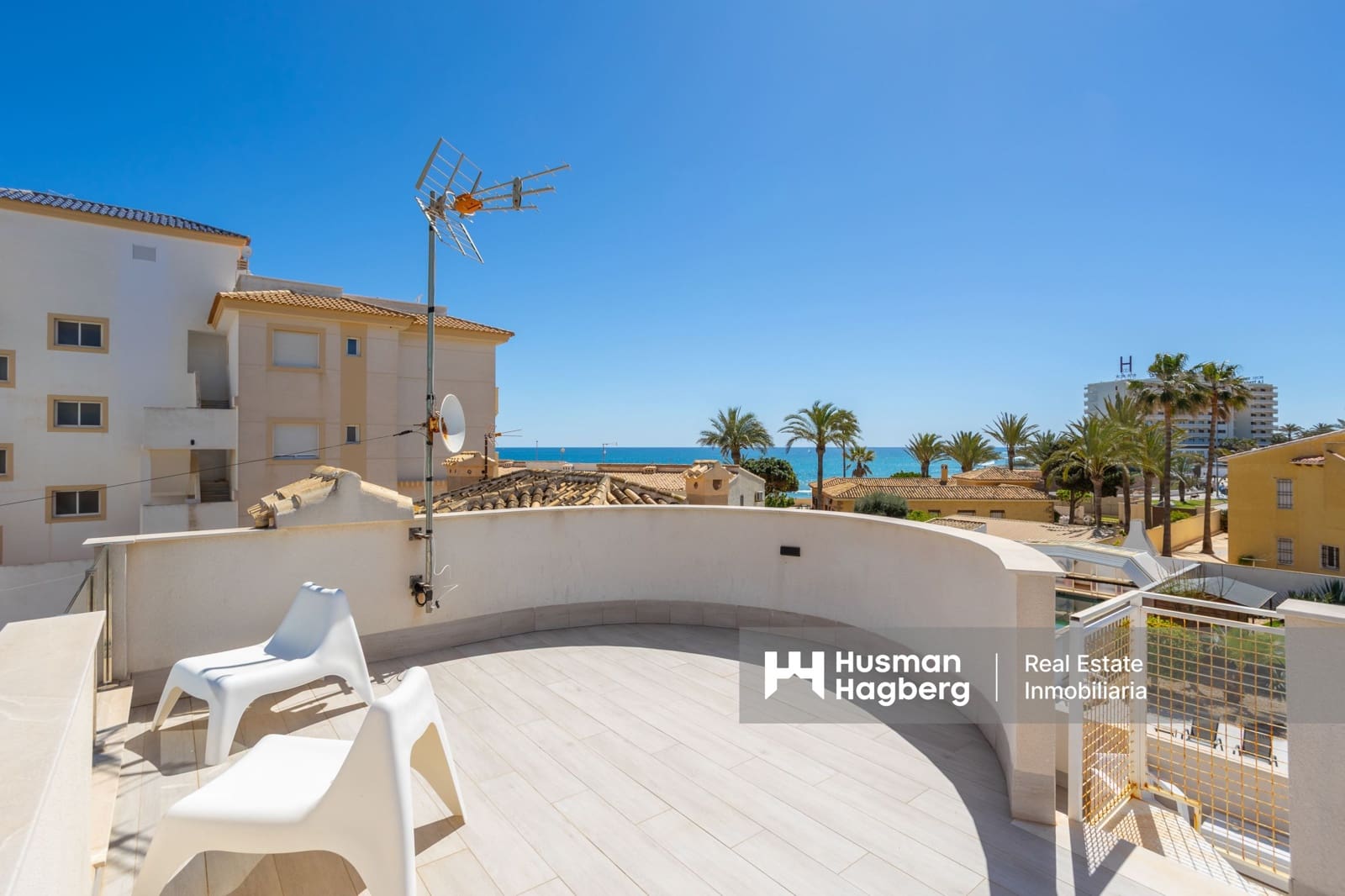 3 soveværelse Villa til salg i Playa Flamenca med swimmingpool - € 940.000 (Ref: 9826797)