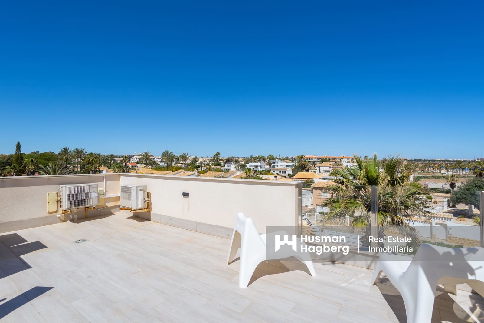 3 soveværelse Villa til salg i Playa Flamenca med swimmingpool - € 940.000 (Ref: 9826797)