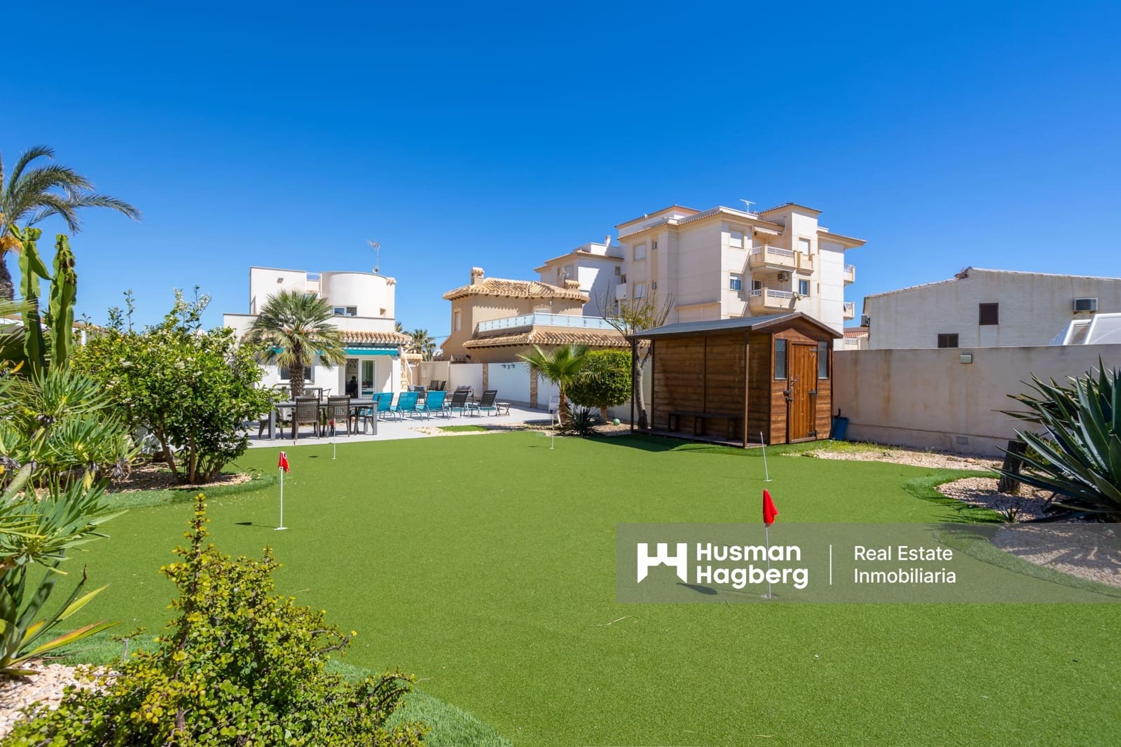 3 soveværelse Villa til salg i Playa Flamenca med swimmingpool - € 940.000 (Ref: 9826797)