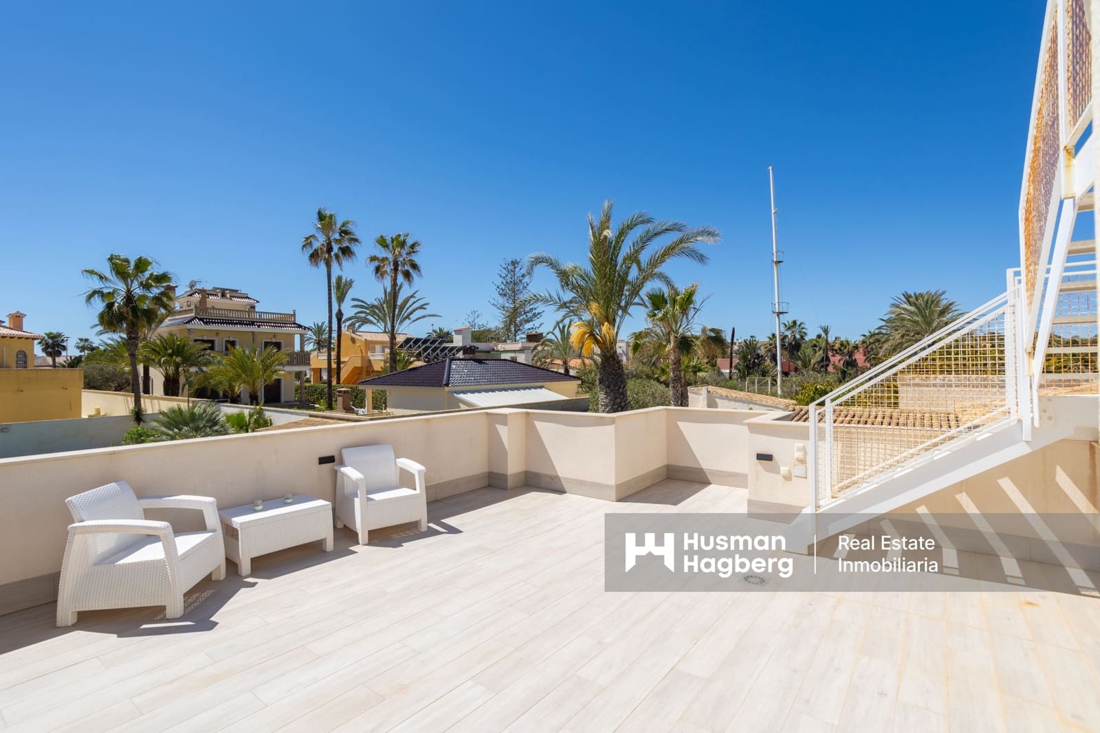 3 soveværelse Villa til salg i Playa Flamenca med swimmingpool - € 940.000 (Ref: 9826797)